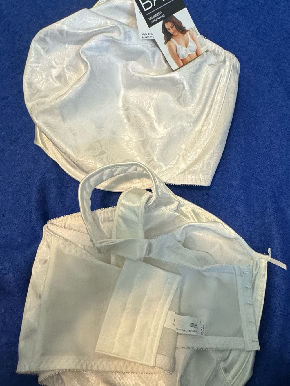 TWO Bali Minimizer Underwire Bras - White - Picture 5 of 5